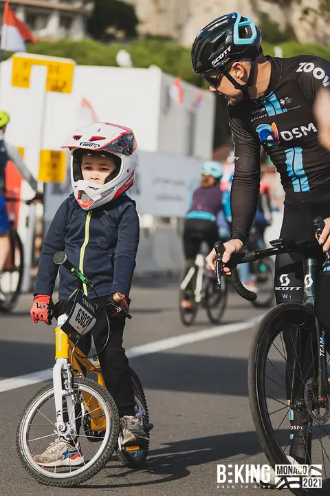 Bambini in bicicletta nell'Area Kids, BEKING Monaco 2021