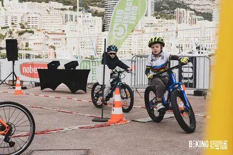 Bambini in bicicletta nell'Area Kids, BEKING Monaco 2021