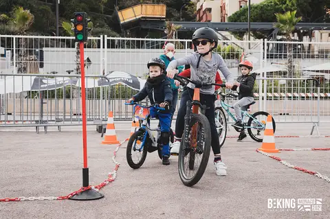 Bambini in bicicletta nell'Area Kids, BEKING Monaco 2021
