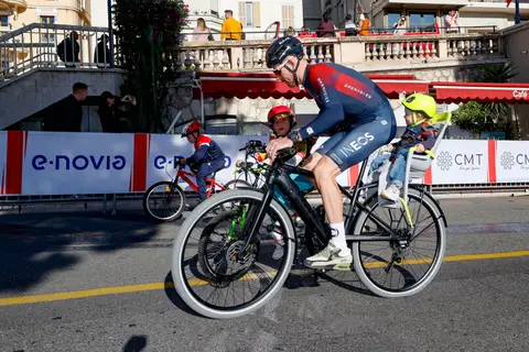 Bambini in bicicletta nell'Area Kids, BEKING Monaco 2022