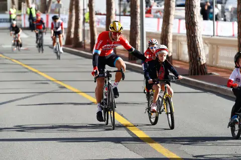 Bambini in bicicletta nell'Area Kids, BEKING Monaco 2022