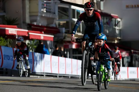 Bambini in bicicletta nell'Area Kids, BEKING Monaco 2022