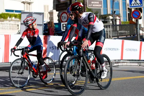 Bambini in bicicletta nell'Area Kids, BEKING Monaco 2022