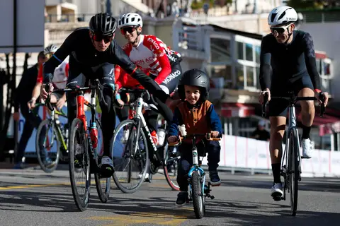 Bambini in bicicletta nell'Area Kids, BEKING Monaco 2022