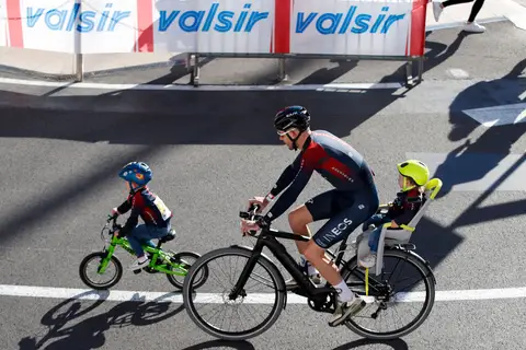Bambini in bicicletta nell'Area Kids, BEKING Monaco 2022