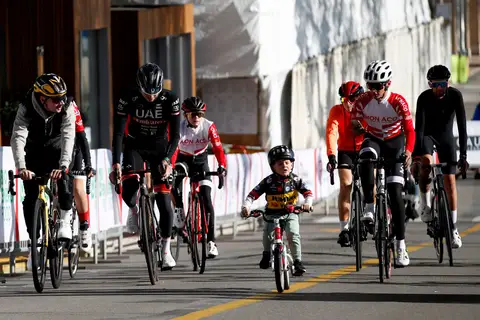 Bambini in bicicletta nell'Area Kids, BEKING Monaco 2022