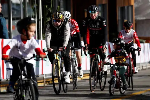 Bambini in bicicletta nell'Area Kids, BEKING Monaco 2022
