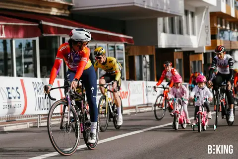 Bambini in bicicletta nell'Area Kids, BEKING Monaco 2023