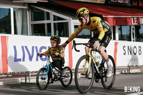 Bambini in bicicletta nell'Area Kids, BEKING Monaco 2023