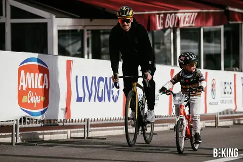 Bambini in bicicletta nell'Area Kids, BEKING Monaco 2023