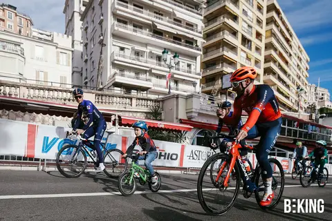 Bambini in bicicletta nell'Area Kids, BEKING Monaco 2023