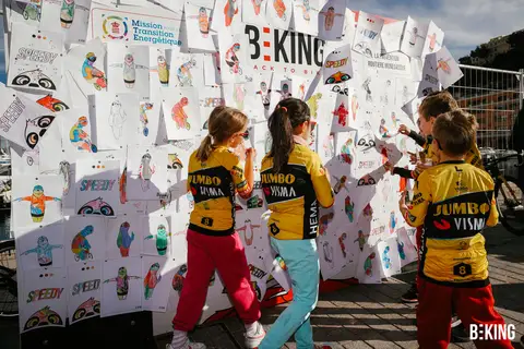 Bambini in bicicletta nell'Area Kids, BEKING Monaco 2023