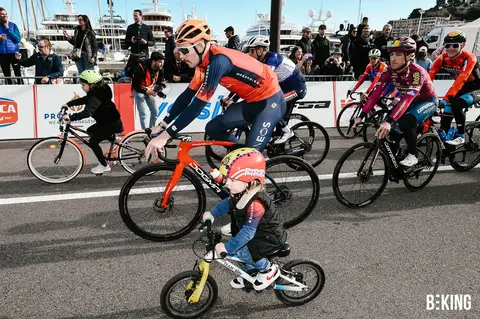 Bambini in bicicletta nell'Area Kids, BEKING Monaco 2023