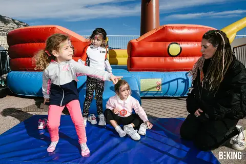 Bambini in bicicletta nell'Area Kids, BEKING Monaco 2023
