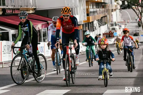 Bambini in bicicletta nell'Area Kids, BEKING Monaco 2023